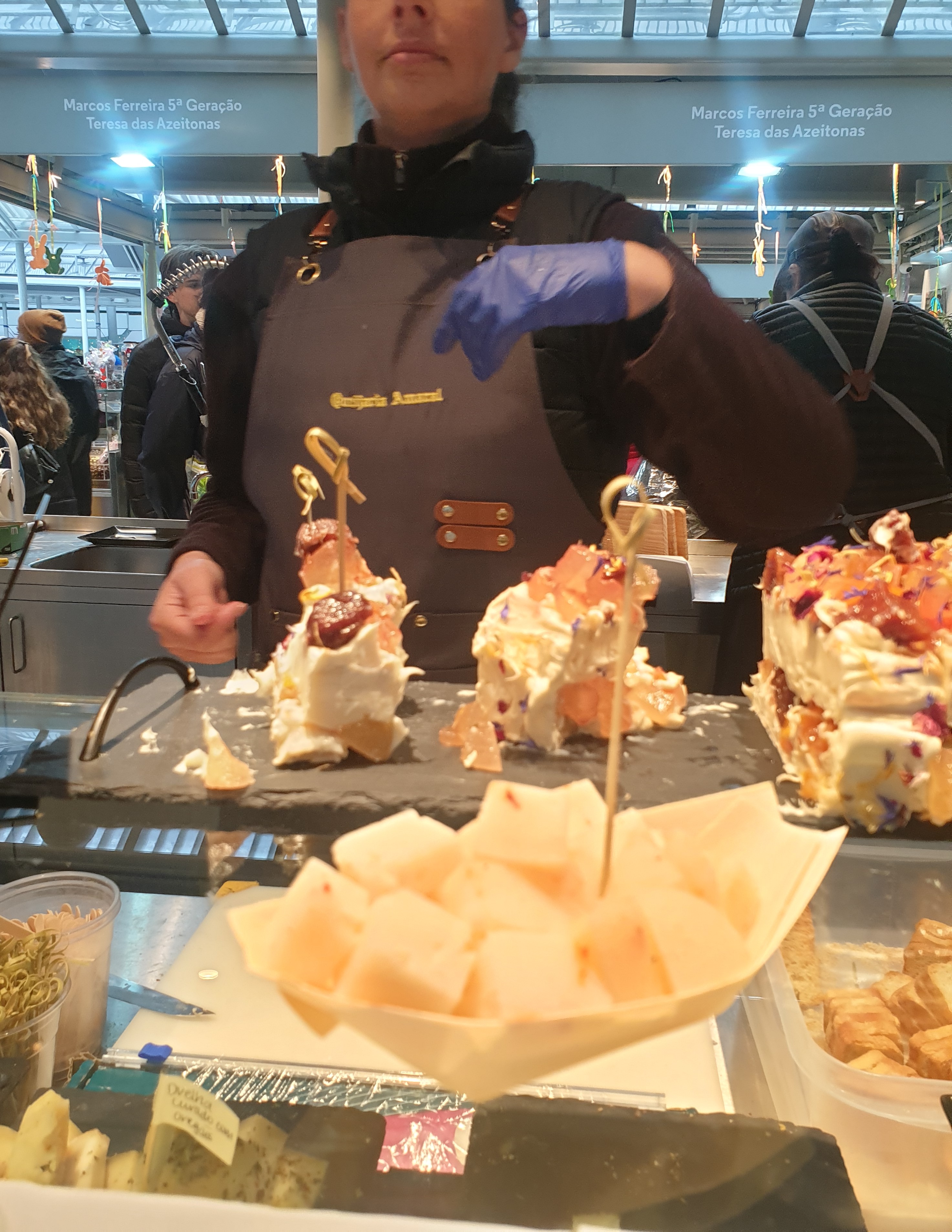 볼랑시장 치즈가게