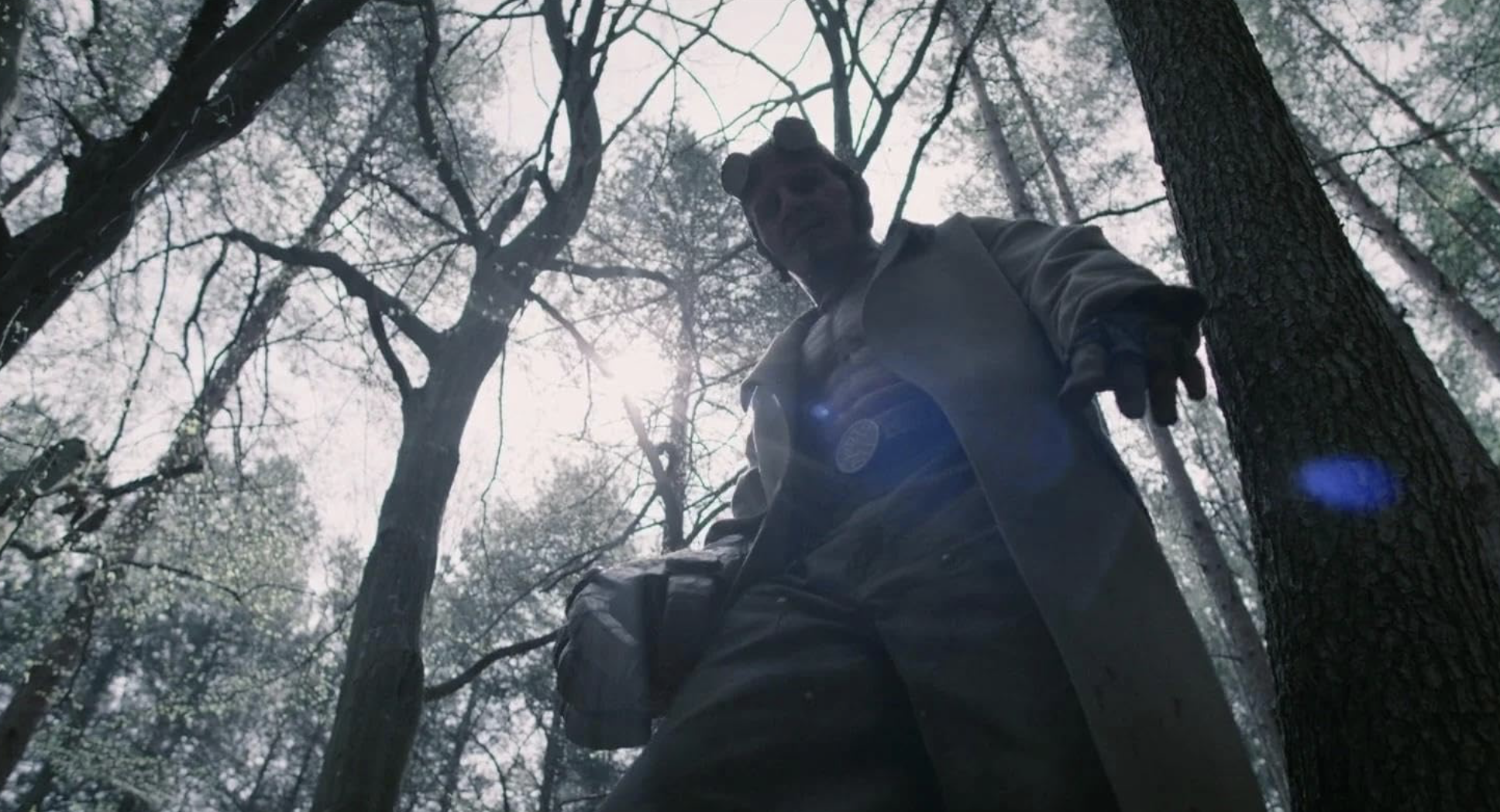 헬보이: 크룩드 맨 포토