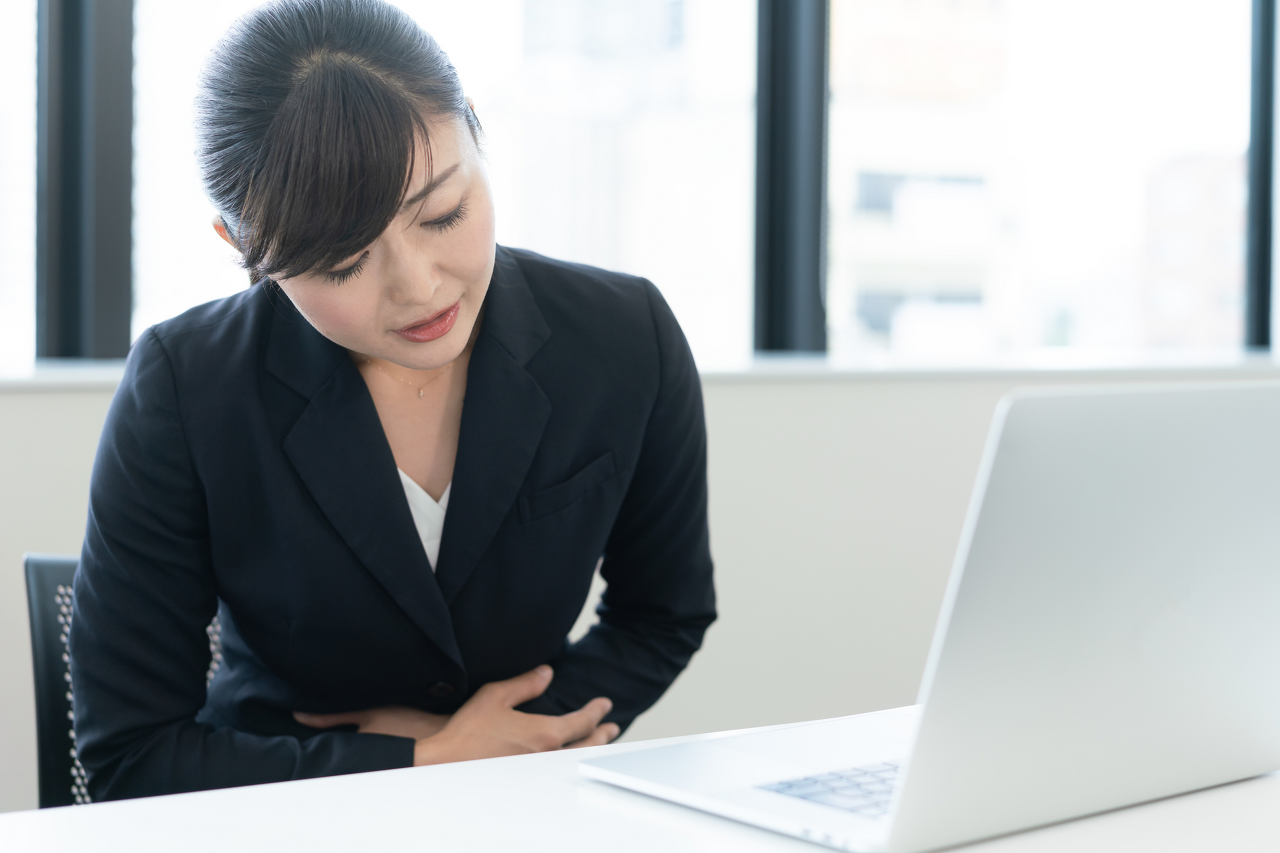 배 아픈 회사원