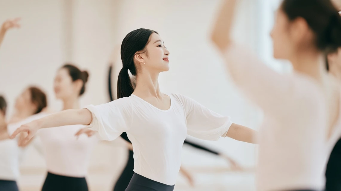 발레 클래스에서 즐겁게 스트레칭하는 사람들