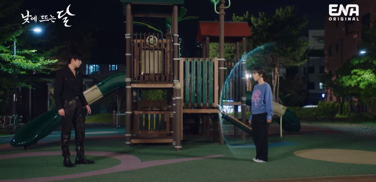 낮에뜨는달_2회