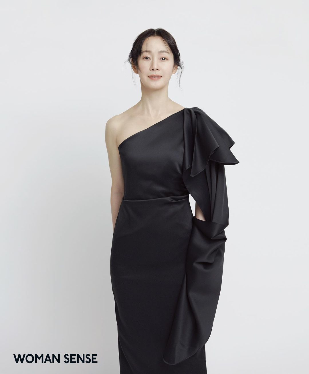 명세빈 블랙 드레스