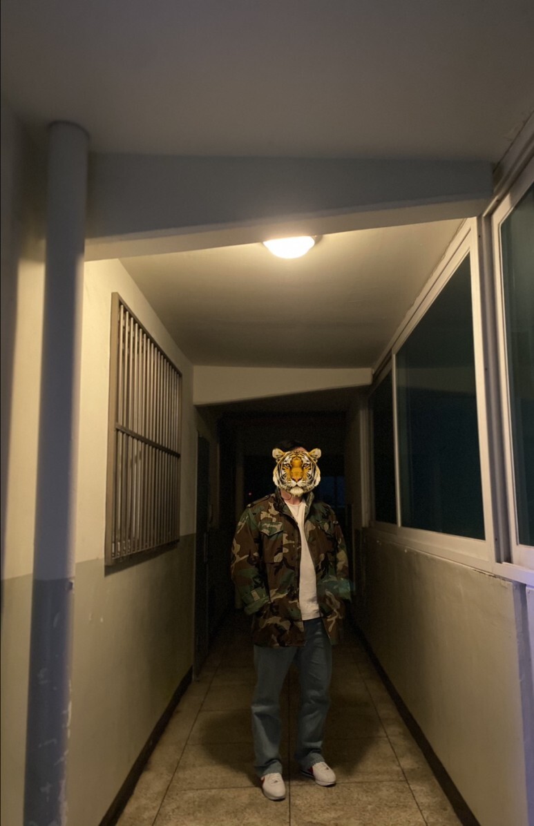 데일리룩(오뭘입)_밀리터리자켓 밀리터리야상 카모자켓 카모야상 미군야상 미군자켓 밀리터리패션 카모패션 무탠다드 티셔츠 토피 오버사이즈 청바지 나이키코르테즈흰빨파 OOTD