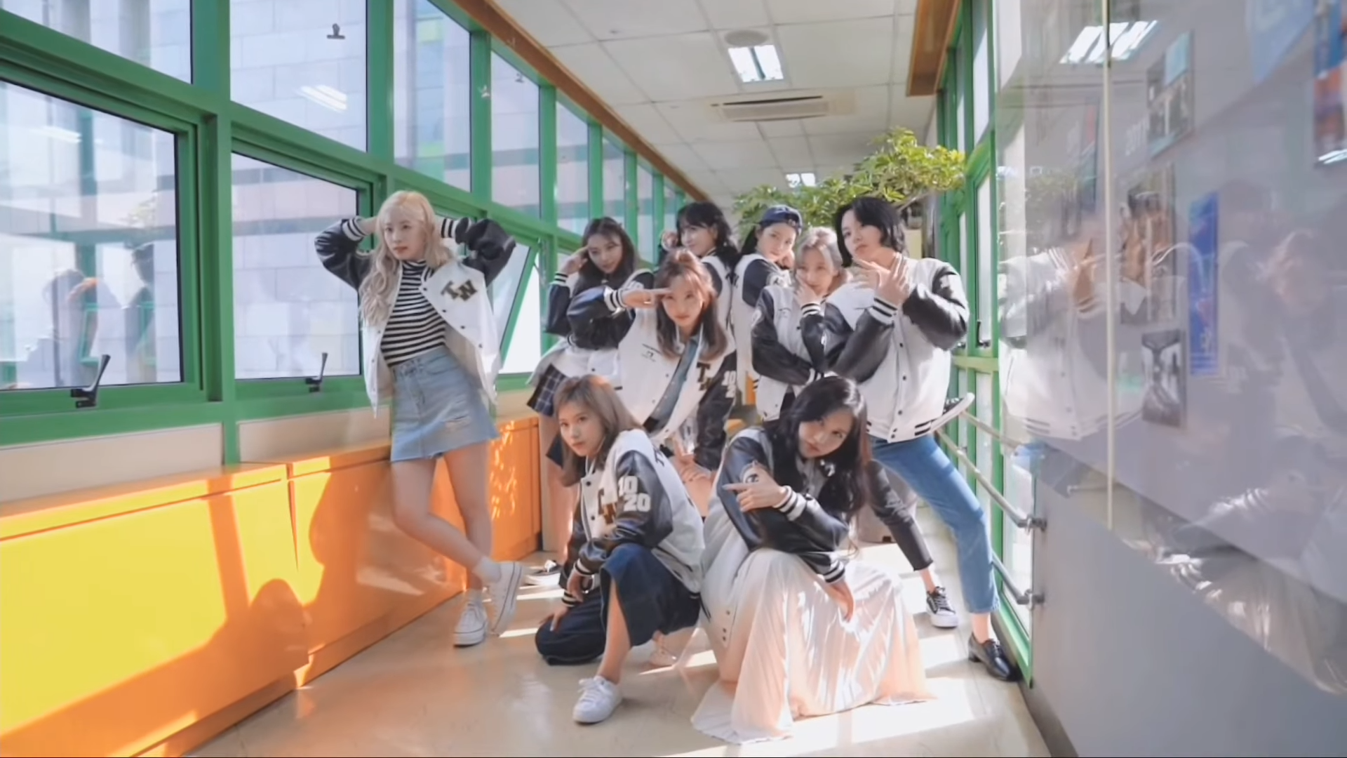 TWICE _누구보다 널 사랑해 I LOVE YOU MORE THAN ANYONE_ M_V 0-1 screenshot