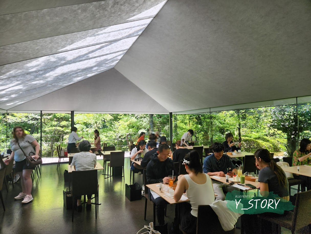 구마 겐고 건축가가 설계한 네즈 미술관의 카페