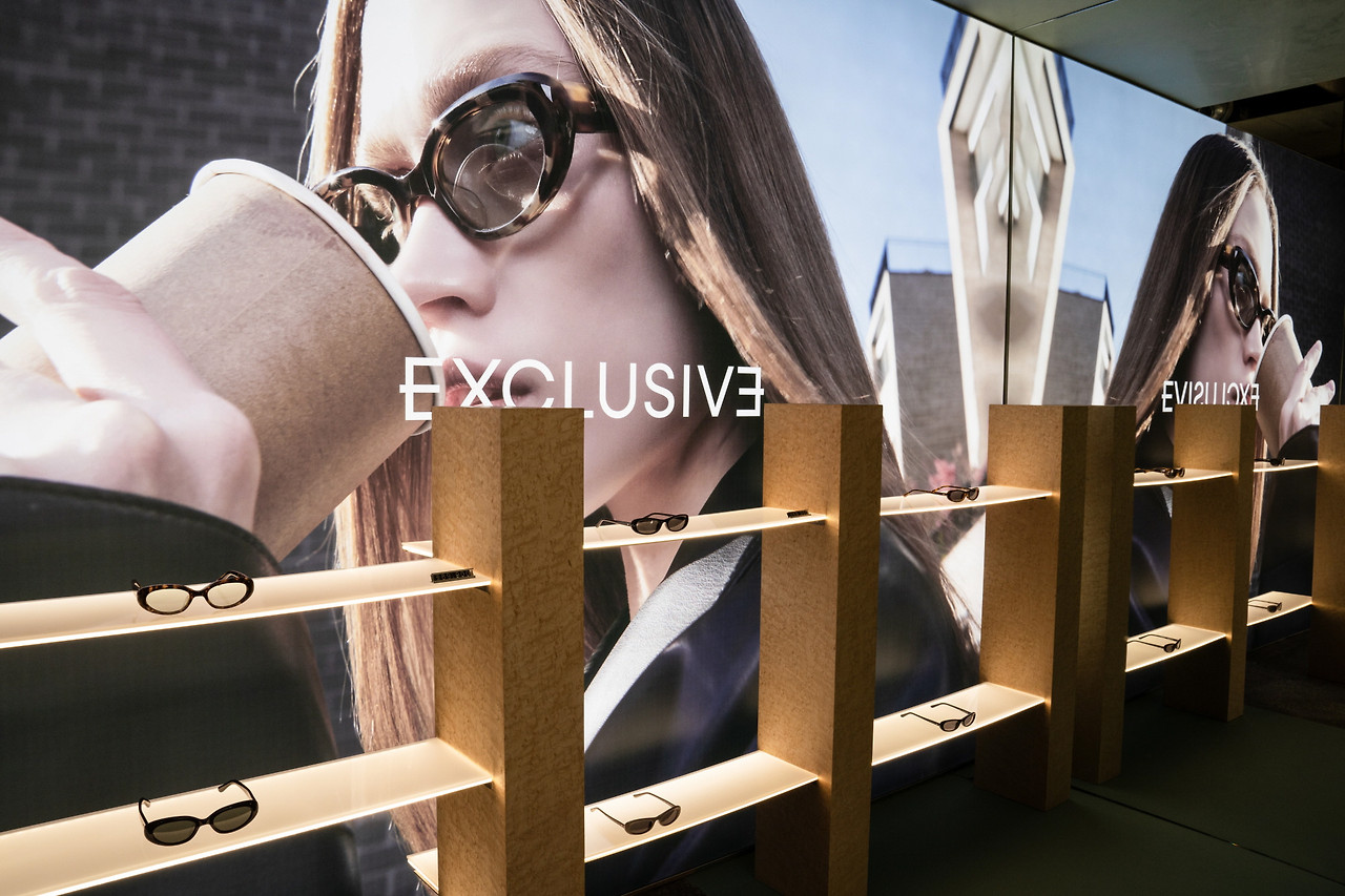 블루엘리펀트 홍대 플래그십 외관