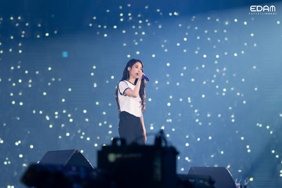 아이유가 서울 KSPO DOME에서 &#39;2023 아이유 팬 콘서트 &#39;I+UN1VER5E&#39;&#39;를 열고 무대를 펼치고 있다. [사진=EDAM엔터테인먼트]
