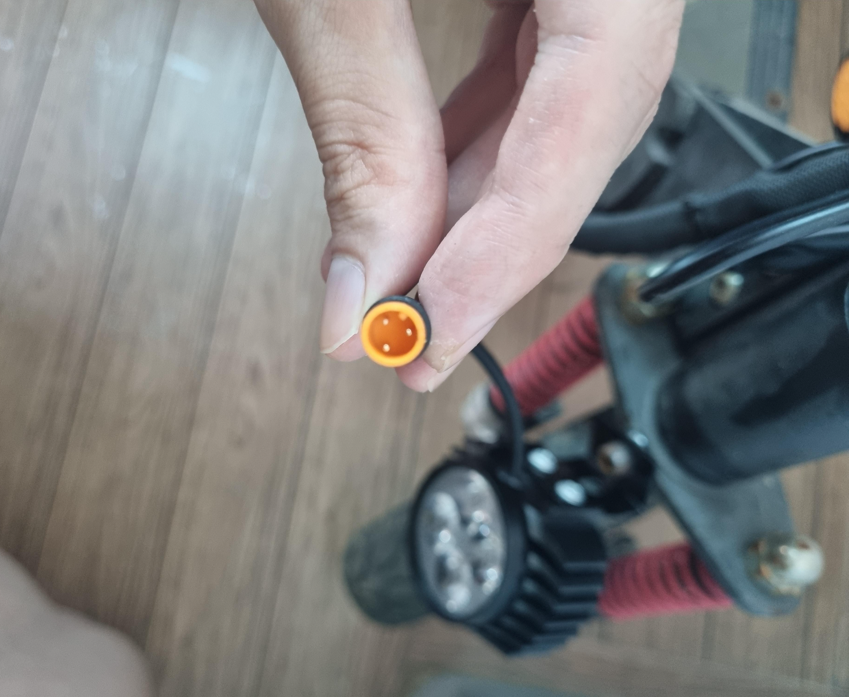 헤드라이트 커넥터 사진