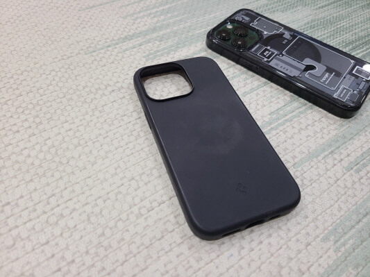 슈피겐 실리콘 케이스