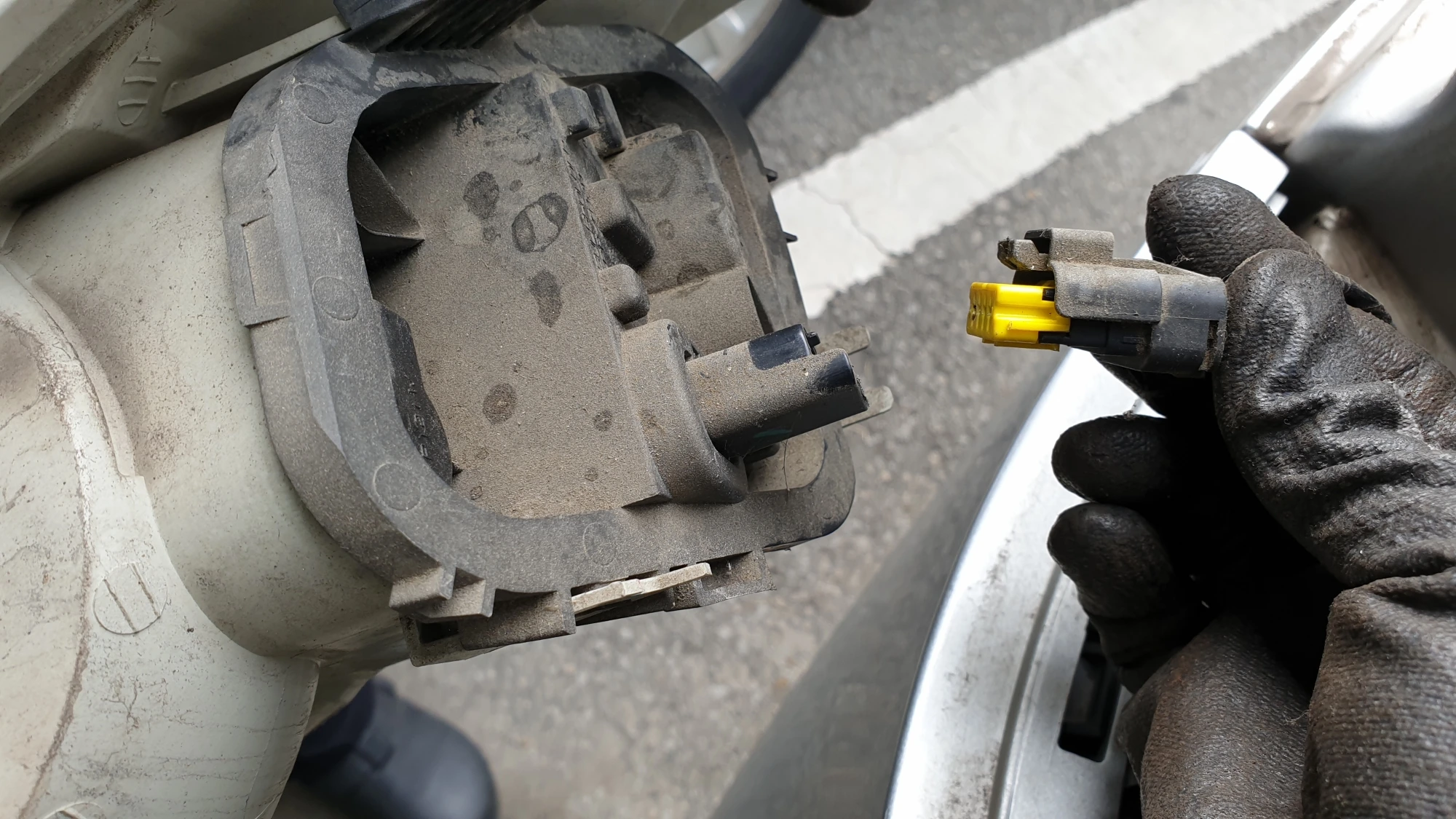 전원 잭 분리 모습