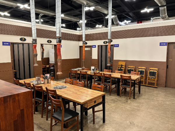 내부엔 룸도 많이 있다.