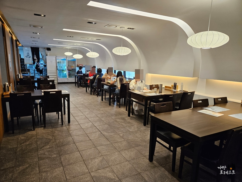 중문 고집돌우럭 매장 2층