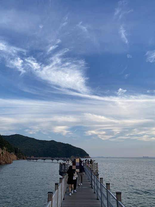 해수욕장-근처-바다위-산책코스