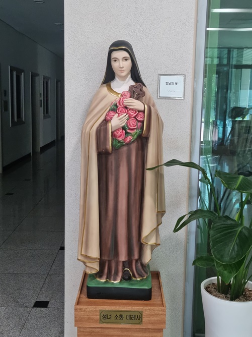 수원 매탄동성당 주보성인 성녀 소화데레사