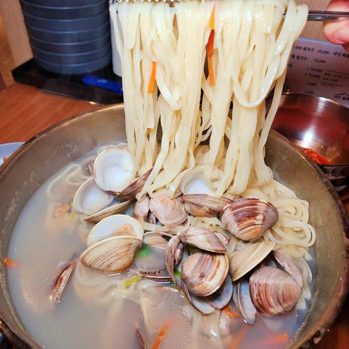 생방송투데이 하남 미사 진한 육수 백합 조개 바지락 칼국수 맛집