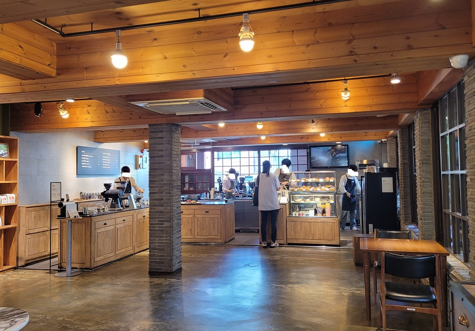 모모스커피 온천장 본점 사진입니다.