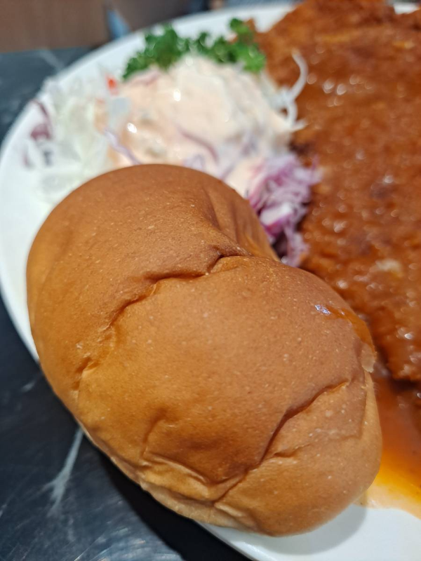 과카몰리 치즈돈까스 빵