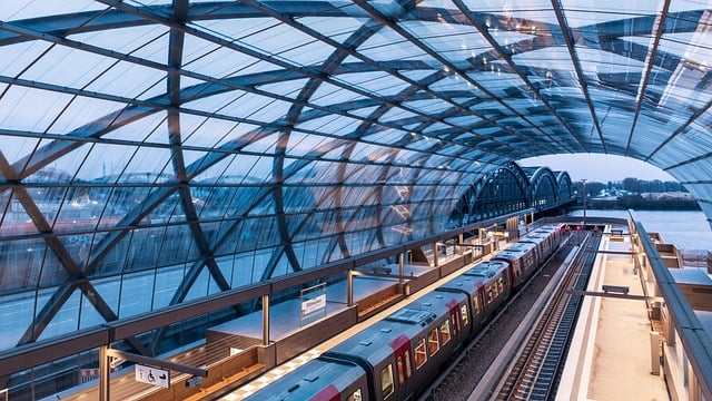 여주역 판교역 경강선 전철과 비슷한 열차