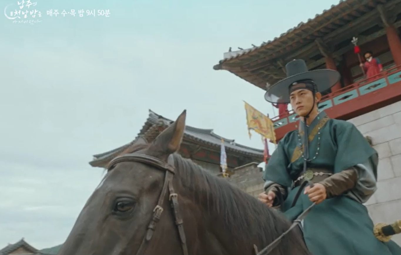 남주의 첫날밤을 가져버렸다