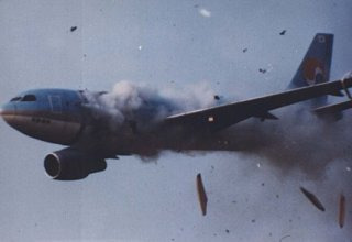 칼기 폭파 사건 자작극 음모론