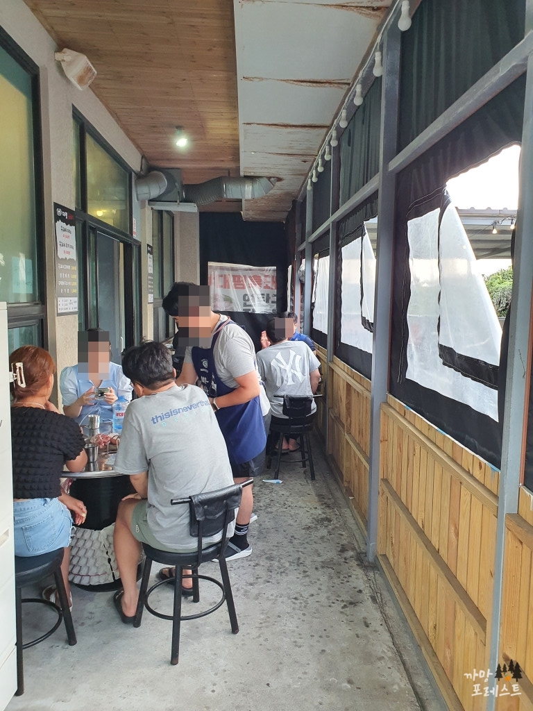 대평 흑돼지 야외 테이블