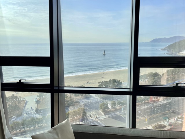 신라스테이-해운대-프리미어-디럭스더블-오션뷰-아침