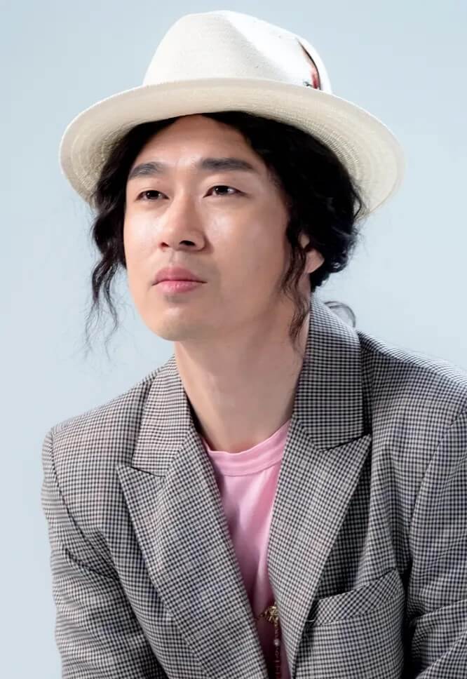 훈남정음의 조달환의 대표 홍보 포스터입니다. 찰리 역을 맡았습니다.