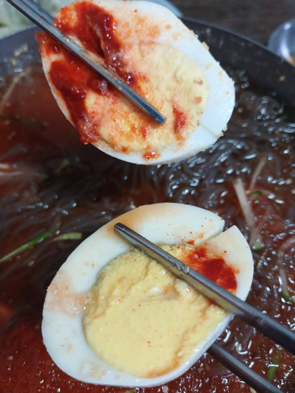 원조사철냉면 계란 두개