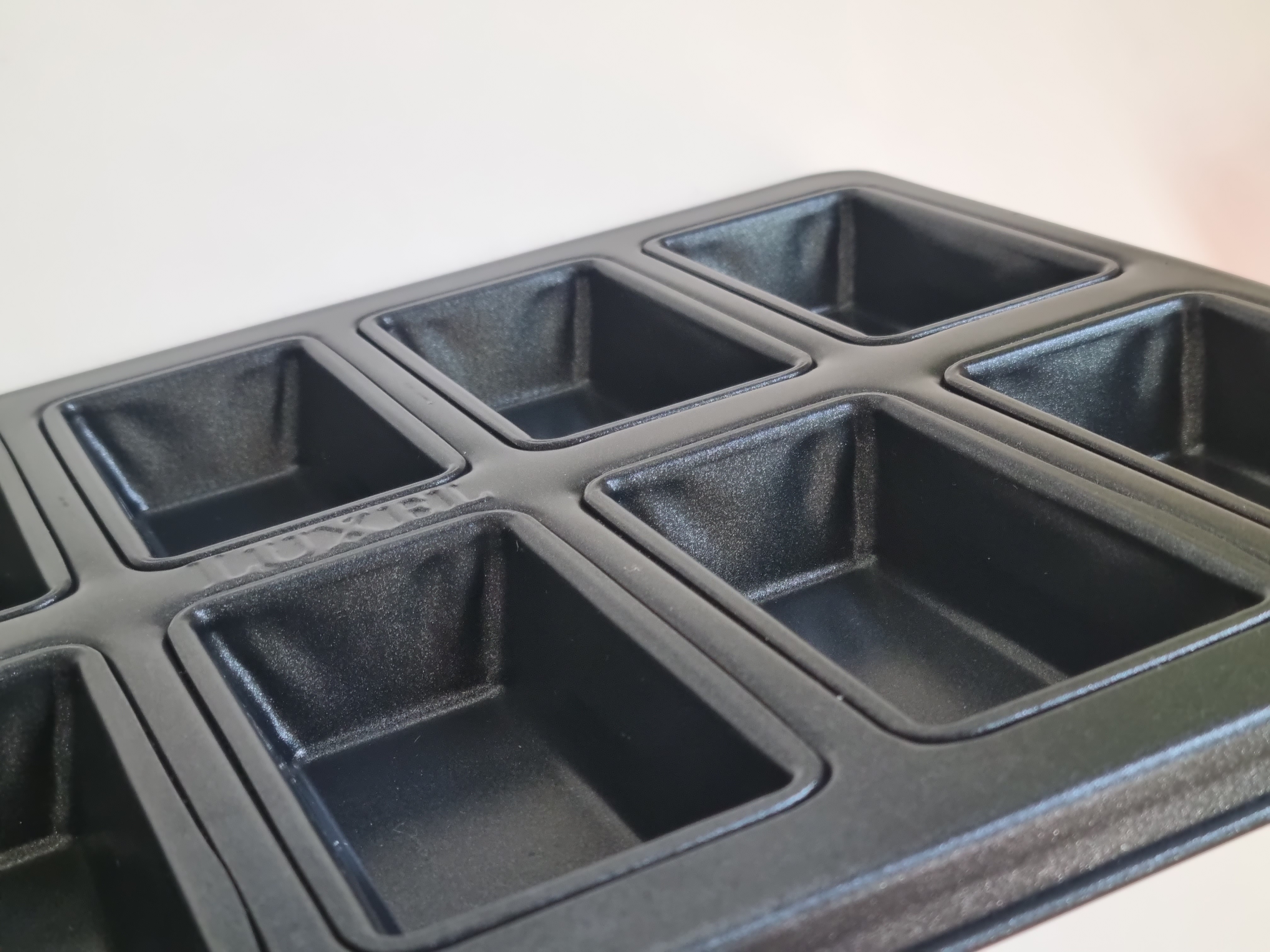 alt"높은 휘낭시에 틀 내부"