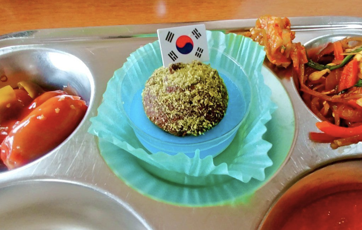 학교급식에서 제공되는 독도의 날 케이크