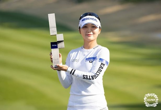 KLPGA 투어 2025 시즌 국내 개막전인 ‘두산건설 We’ve 챔피언십’에서 우승한 이예원(22, 메디힐)이 위믹스 포인트 랭킹에서도 급속으로 2위에 뛰어 올랐다.