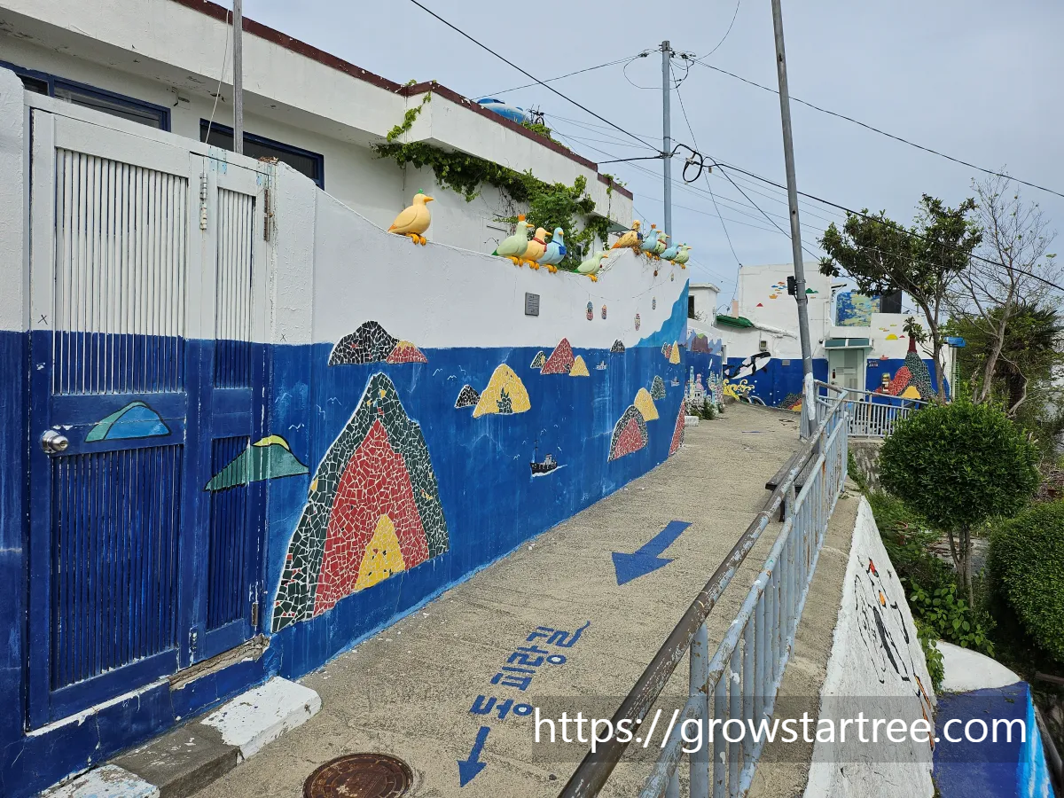 동피랑벽화마을의 벽화