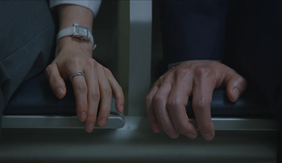 나의 완벽한 비서 손 잡을 듯 말 듯