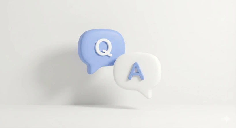 공중에 떠 있는 두 개의 말풍선에 각각 알파벳 Q와 A가 적혀 있는 미니멀한 3D 아트 이미지입니다. 부드러운 파스텔 톤을 사용하여 질문과 답변 섹션을 시각적으로 깔끔하게 구분해 줍니다.