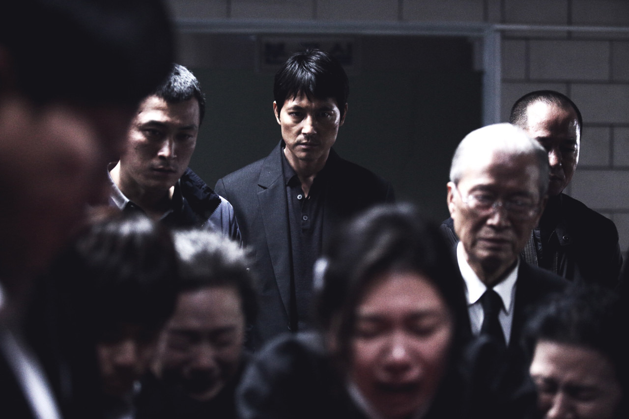 아수라 속 생존 본능, 권력의 괴물성, 인간성의 붕괴