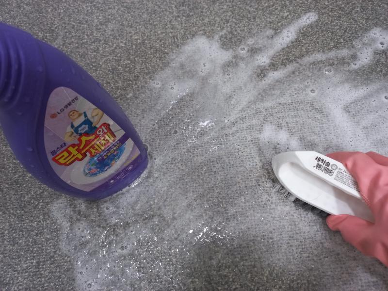 한샘 휴플로어 락스와 세제 직접 분사