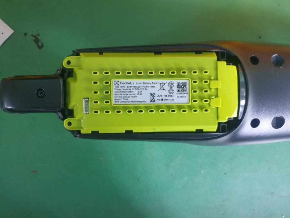 일렉트로룩스 WELL Q6 핸디청소기 배터리