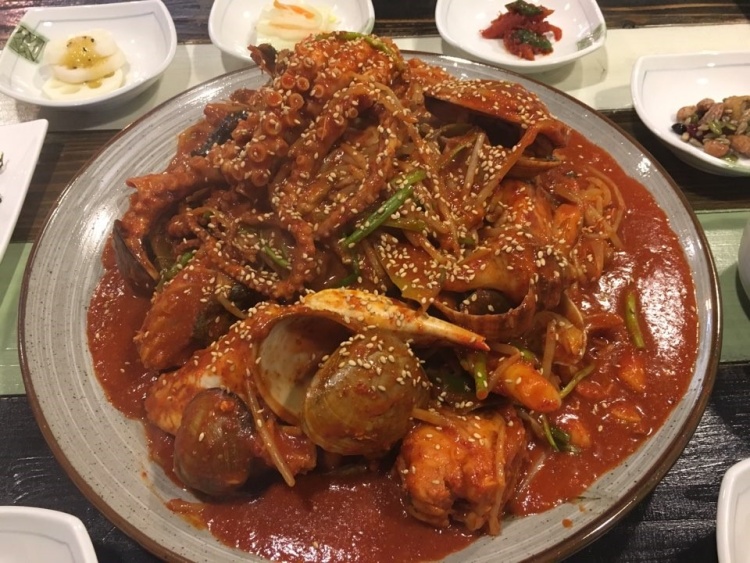 투데이 맛있는 메뉴 동굴 안에서 먹는 아구찜 아구탕 아귀섞어찜 맛있는 아귀찜찝 추천 부산 범일동 맛집