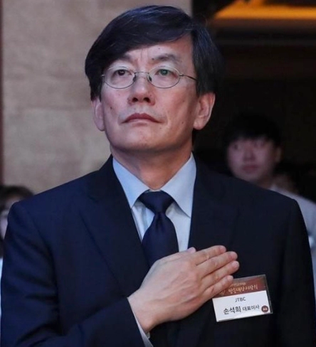 손석희 아나운서 프로필 나이 고향 학력 스타일 시계