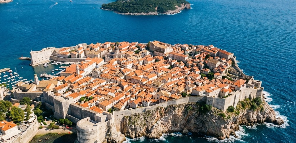두브로브니크 올드타운 지붕과 아드리아해 전경