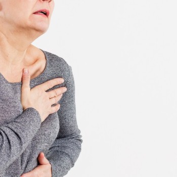 오른쪽 가슴 답답함, 호흡곤란, 어지러움, 기침, 가슴 통증