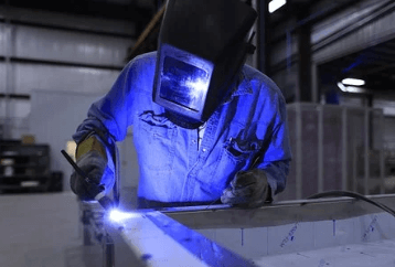 청년 근로자 사진