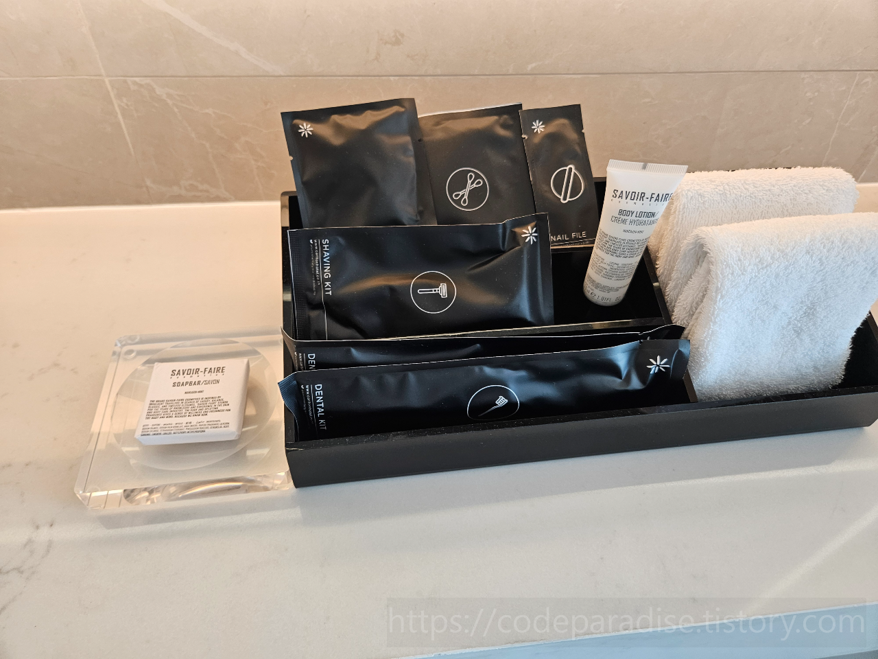 ํธํ
์ฌ์ง