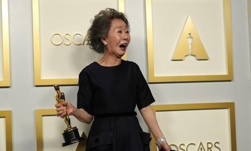 윤여정 팔순 잔치 총정리｜나이&middot;정재승&middot;김수철 축하공연&middot;오스카 트로피&middot;프로필