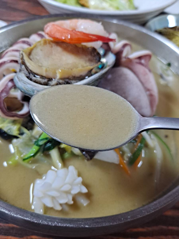 백짱뽕 국물 맛을 보다