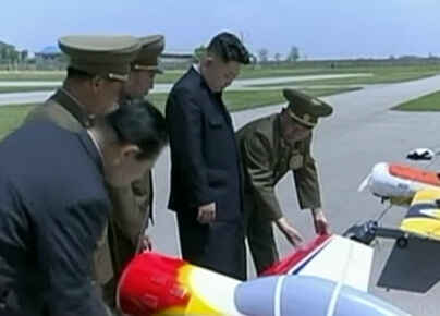 북한-김정은과-경비행기