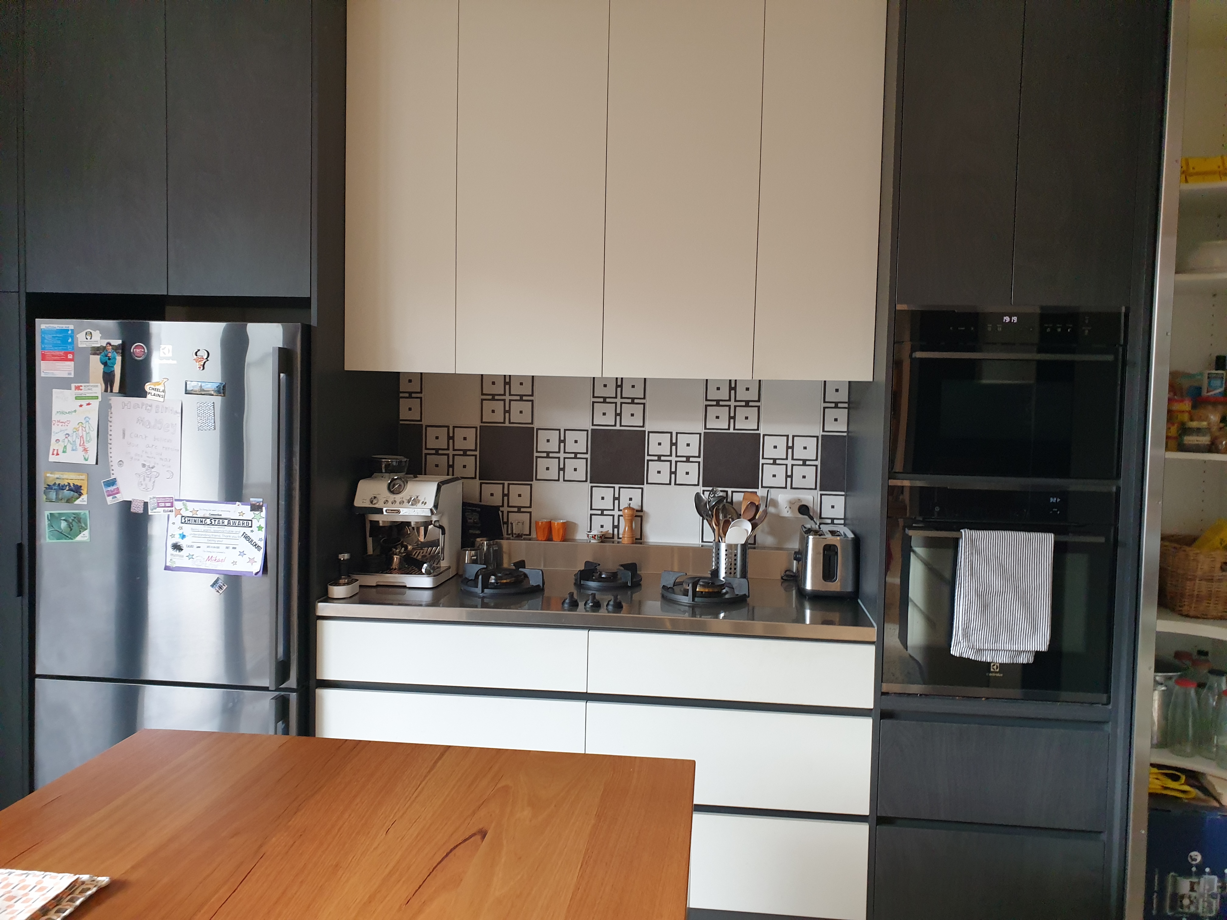 멜버른 호텔 vs 에어비앤, 도심 vs 로컬 선택 기준 그리고 공항 우버 이용법_커피머신과 냉장고 그리고 화구