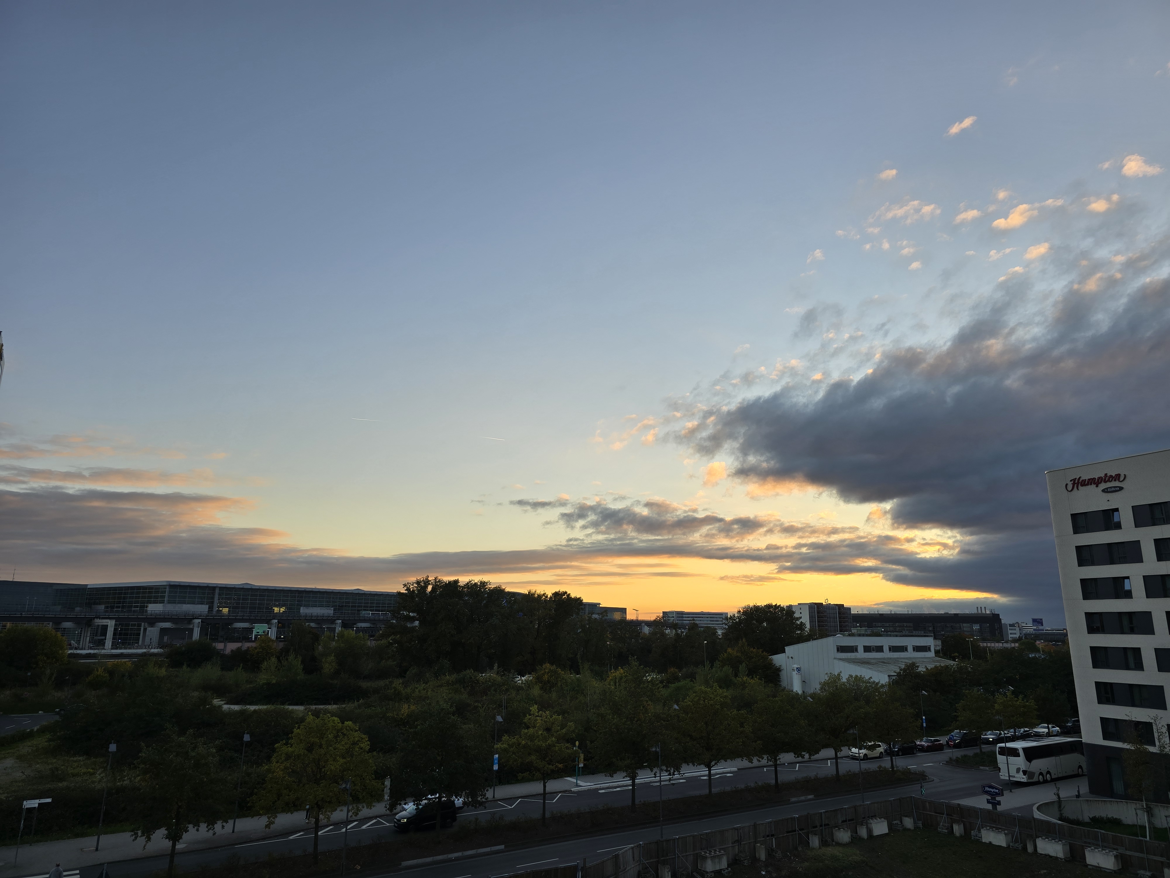 홀레데이인 호텔에서 바라보는 노을