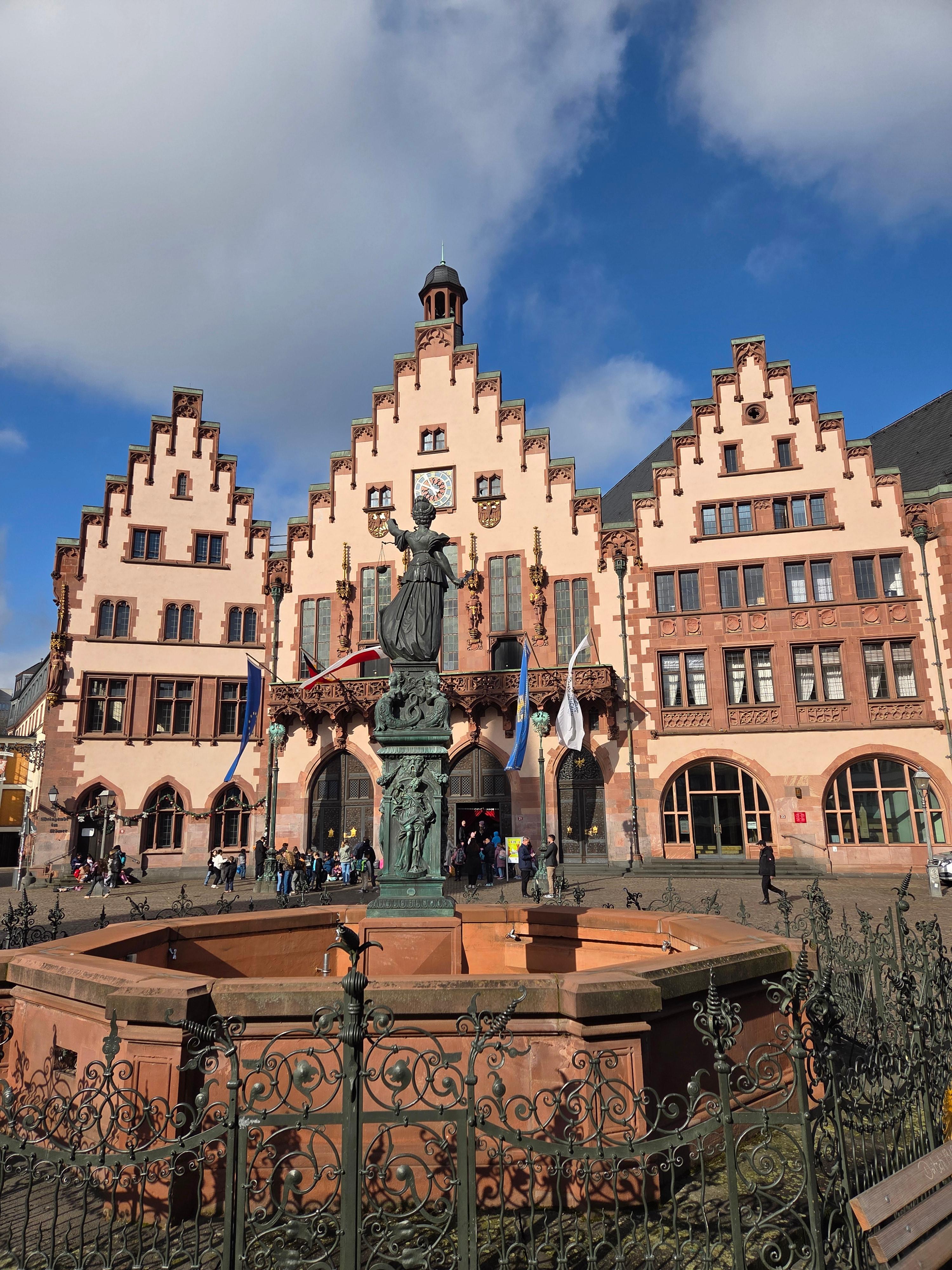 광장 전반 분위기