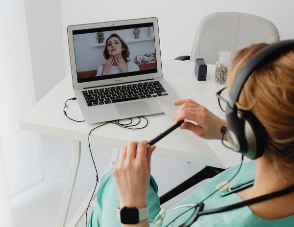 언택트 헬스케어 마케팅: 비대면 의료 서비스 확산과 온라인 소통 전략